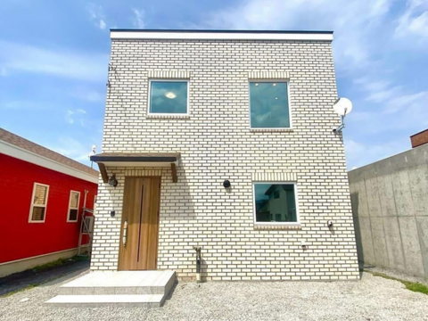 開放的なオシャレ空間!吹き抜けのあるホワイトレンガ積み住宅!